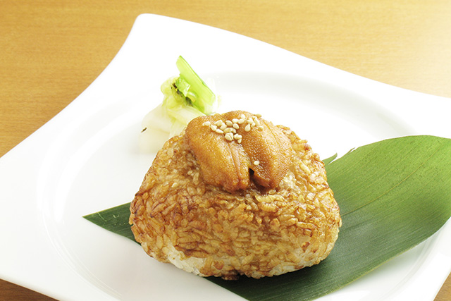 Sea urchin on grilled rice ball